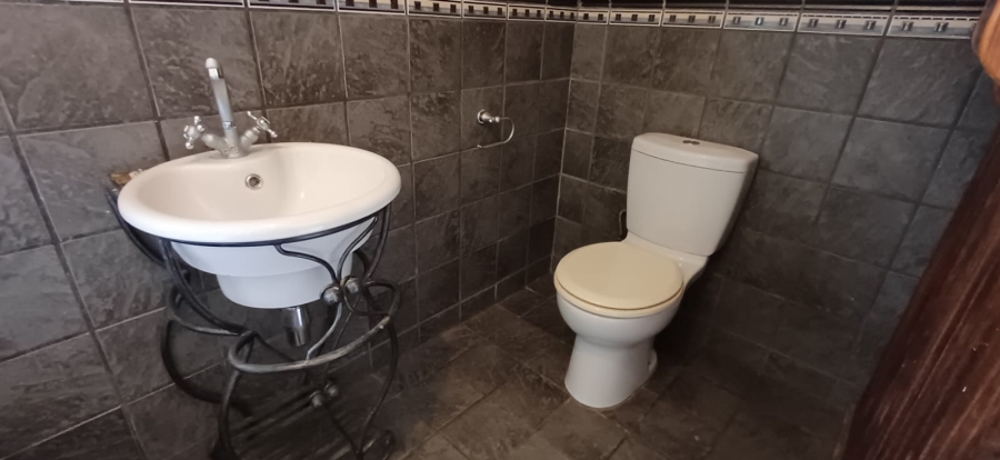 2 Bedroom Property for Sale in Loch Athlone Free State